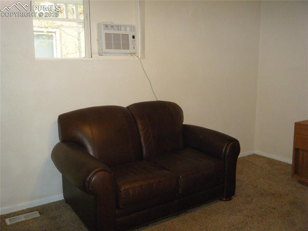 Image 4 of 30: Living Room