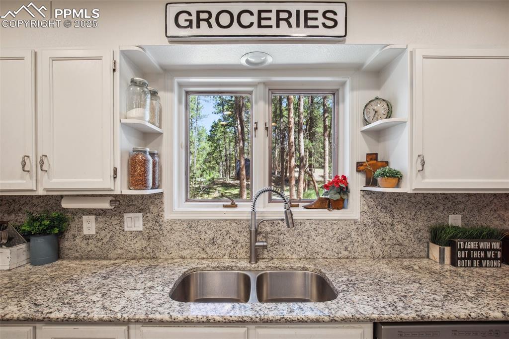 Image 10 of 43: Kitchen