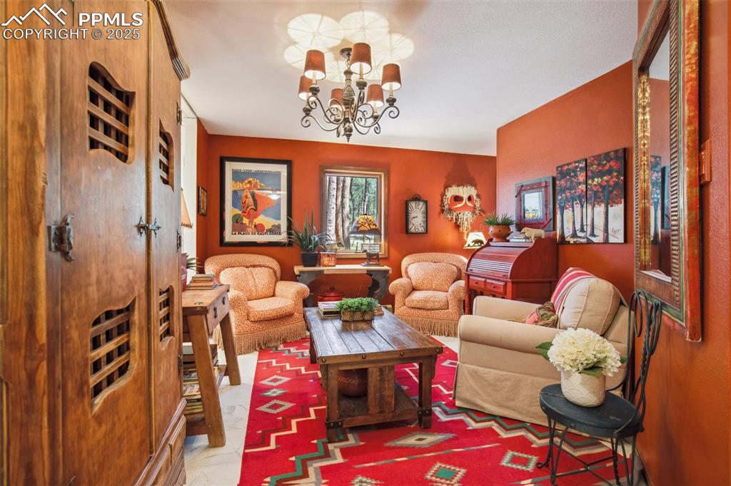 Image 16 of 43: Dining Room