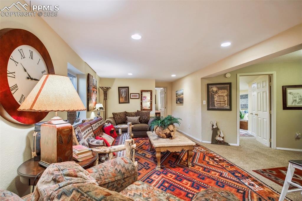 Image 28 of 43: Family Room