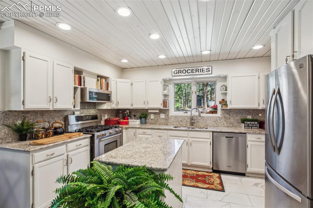 Image 8 of 43: Kitchen
