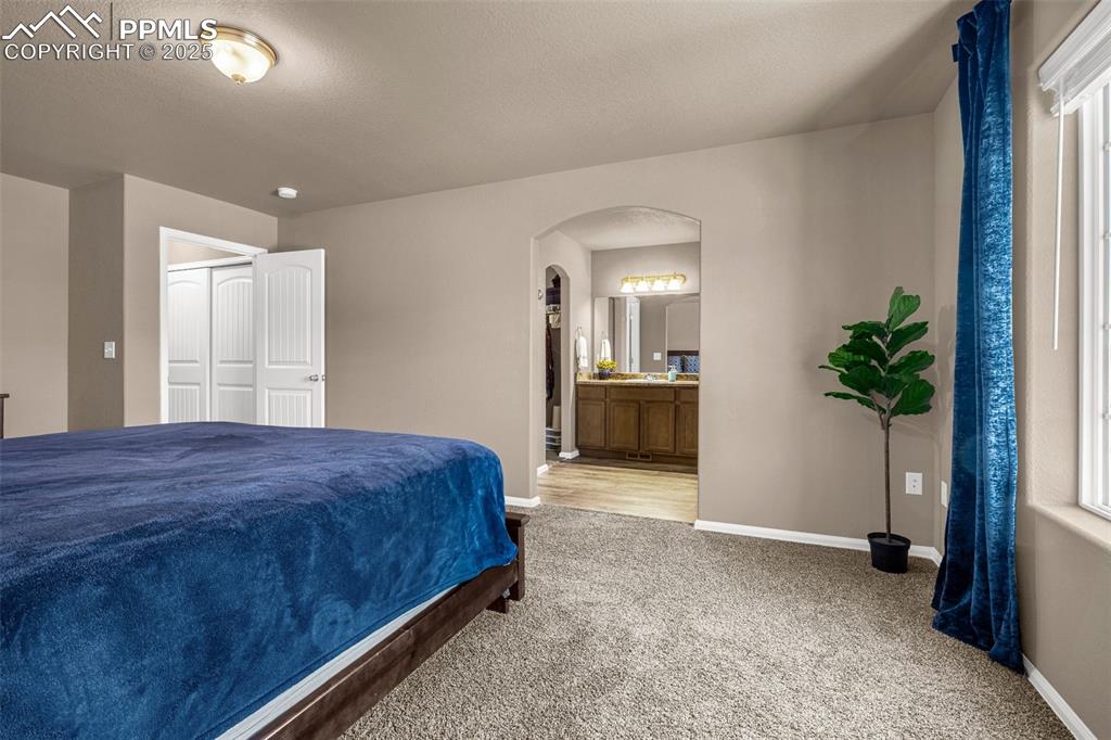 Image 10 of 19: Plenty of room for bedroom furniture, dresser, etc plus ensuite bath