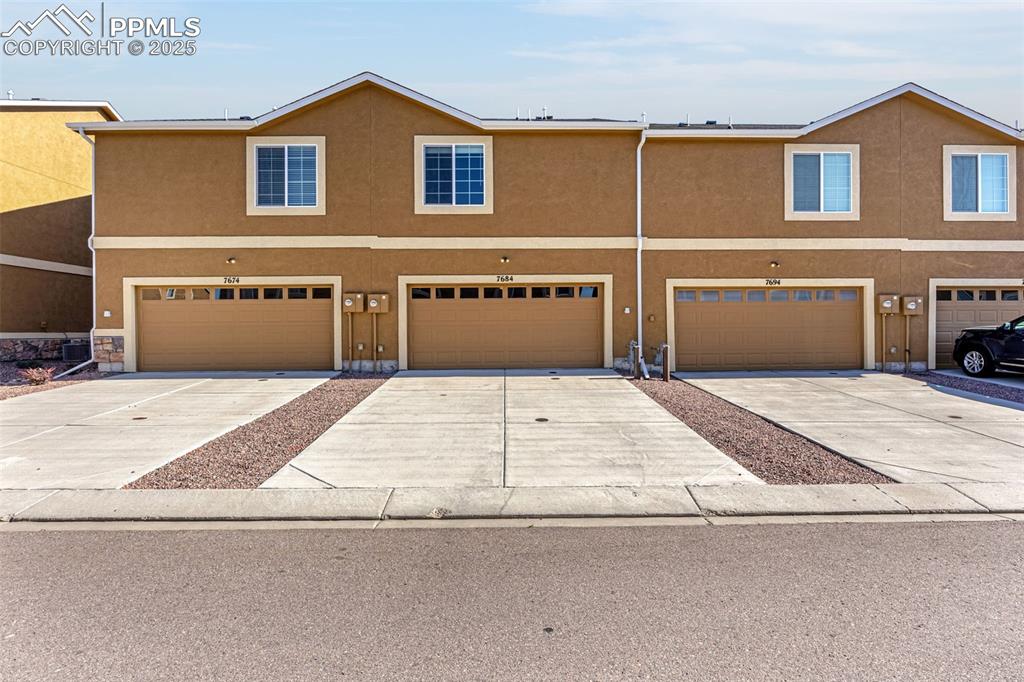 Image 17 of 19: South facing driveway is irreplaceable in the winter!