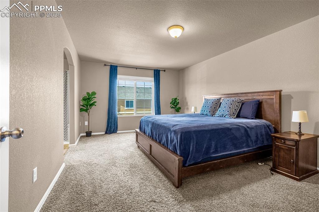Image 9 of 19: Spacious primary bedroom
