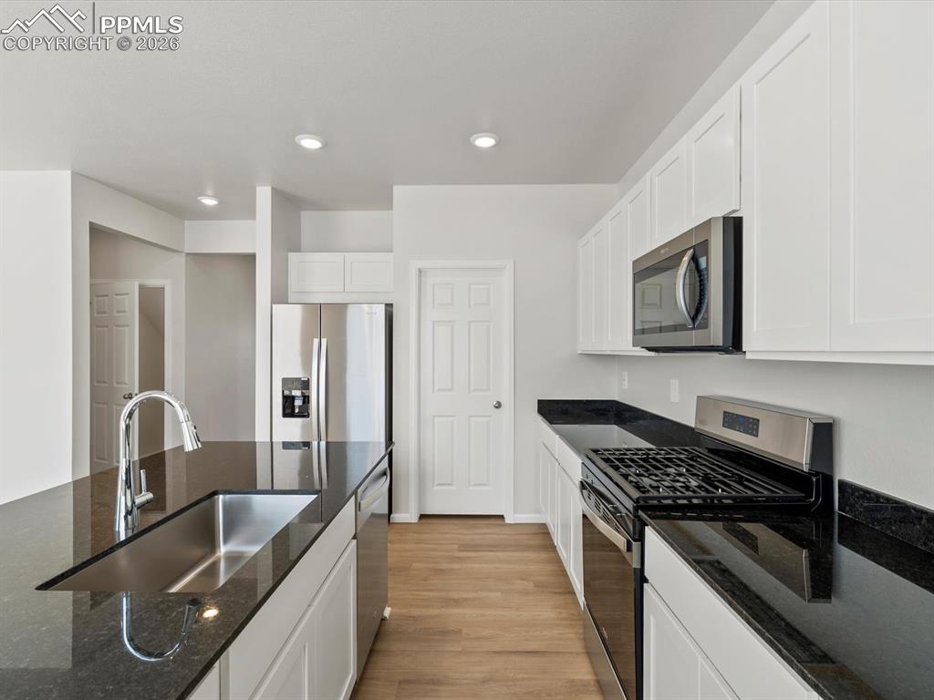 Image 11 of 34: Kitchen