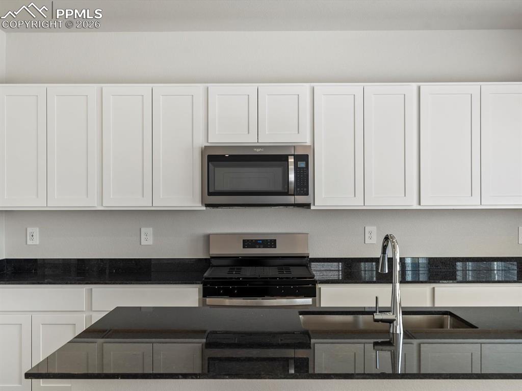 Image 9 of 34: Kitchen