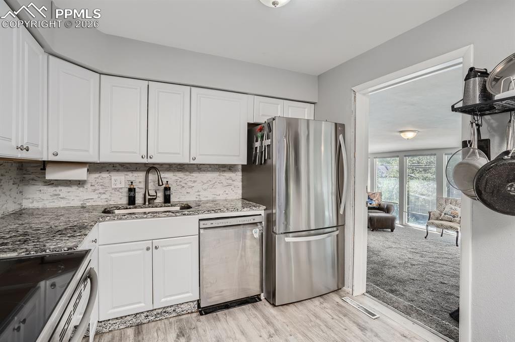 Image 11 of 37: Kitchen