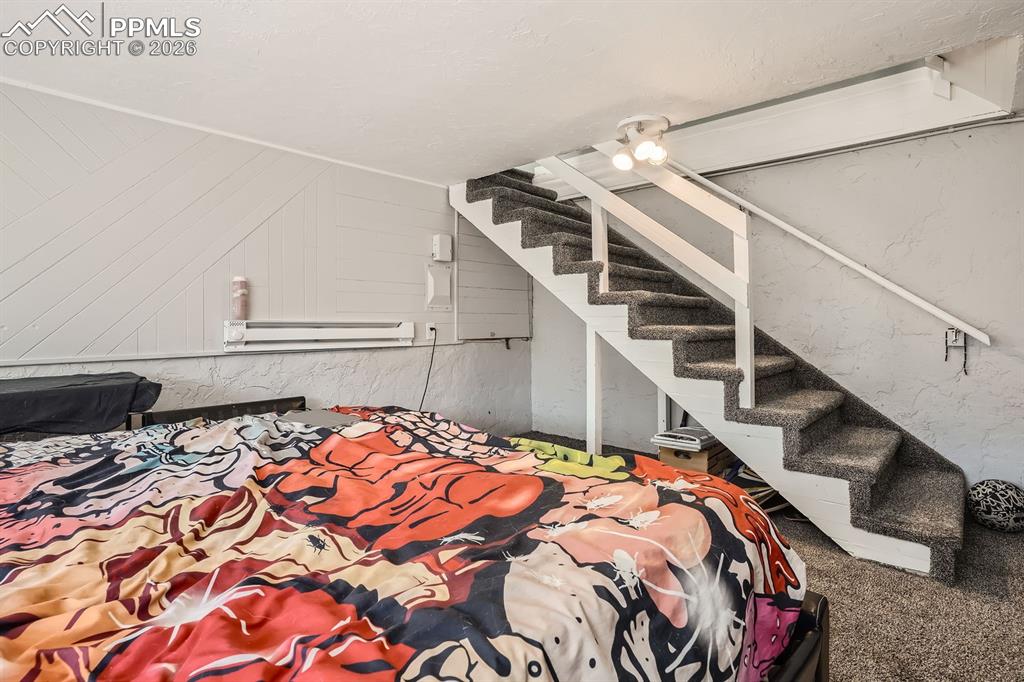 Image 15 of 37: Bedroom