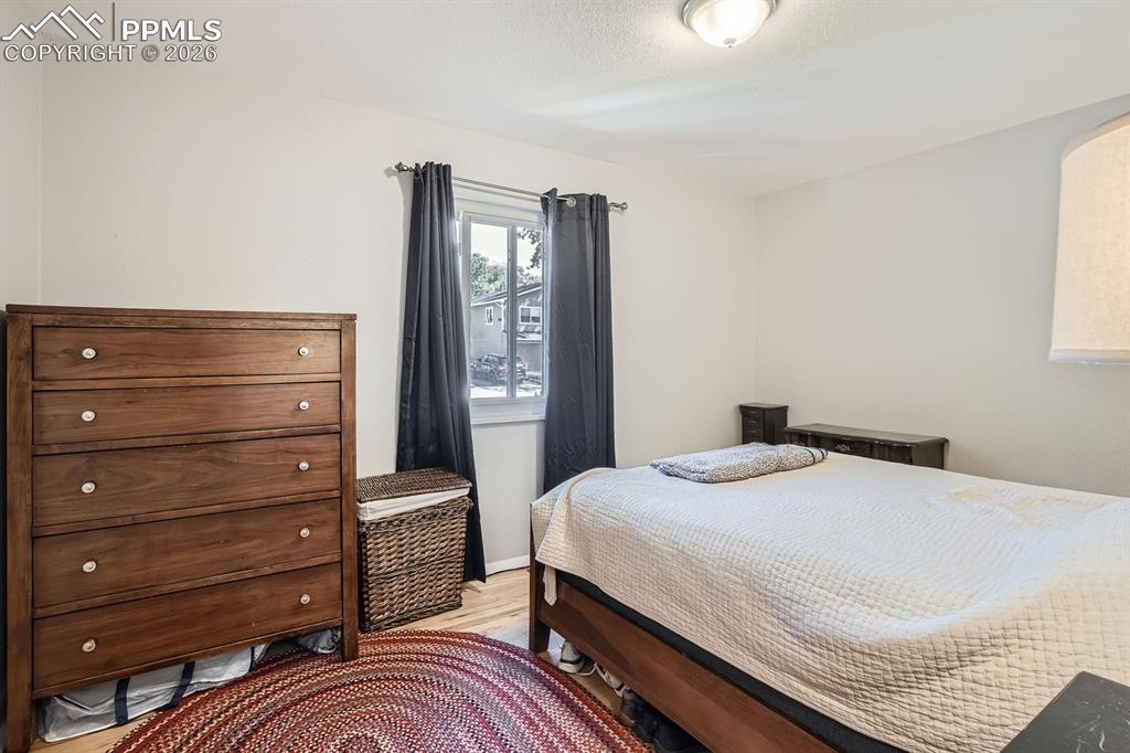 Image 17 of 37: Bedroom