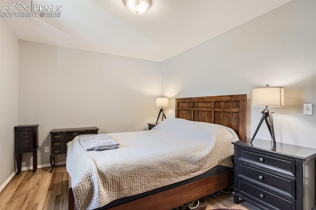 Image 18 of 37: Bedroom