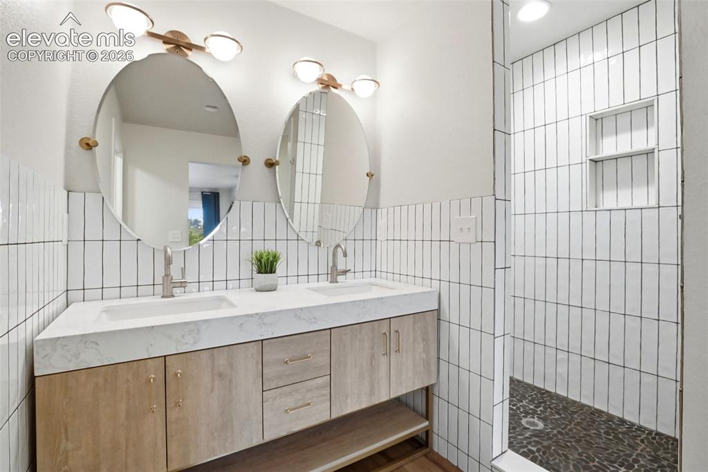 Image 18 of 45: Master Bathroom