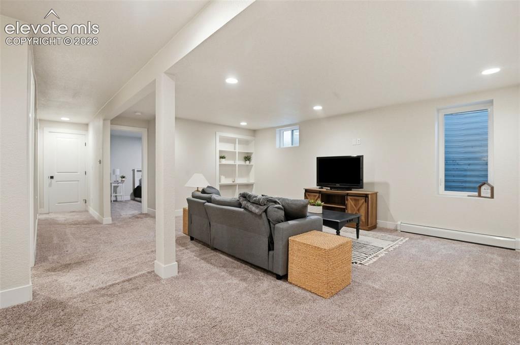 Image 26 of 45: Family Room