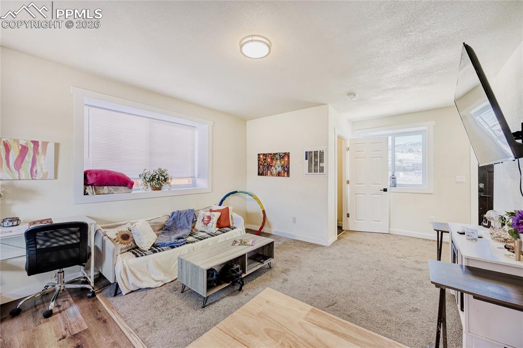 Image 7 of 34: Bedroom