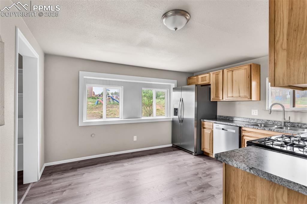 Image 12 of 33: Kitchen
