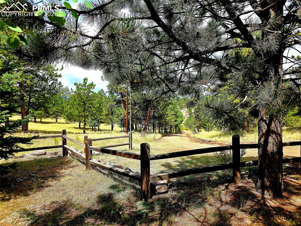 Image 9 of 50: Nice parking area near front entry for your guests