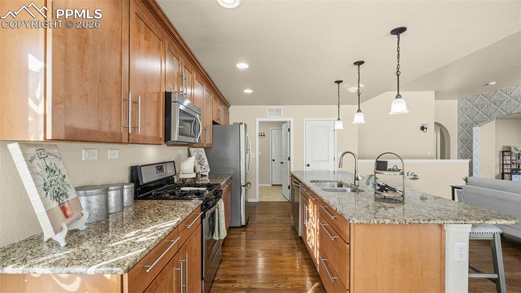 Image 19 of 47: Kitchen