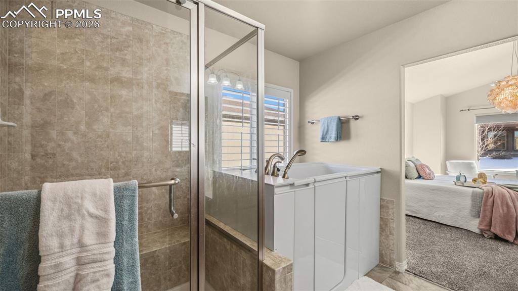 Image 28 of 47: Bathroom