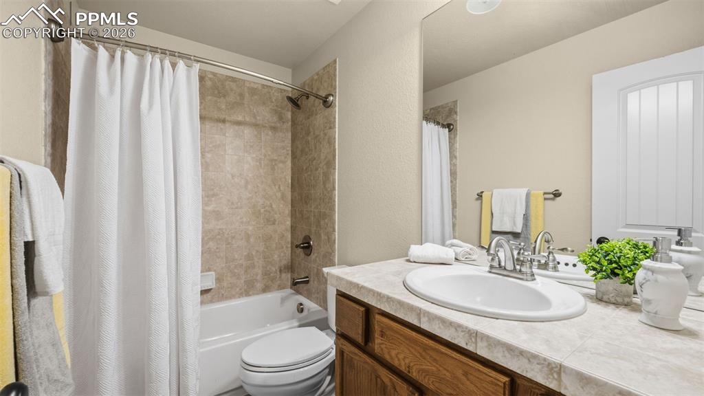 Image 9 of 47: Bathroom