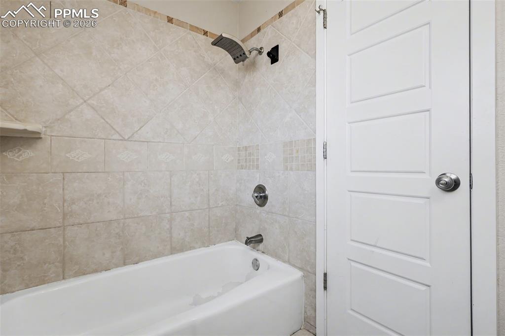 Image 16 of 29: Bathroom