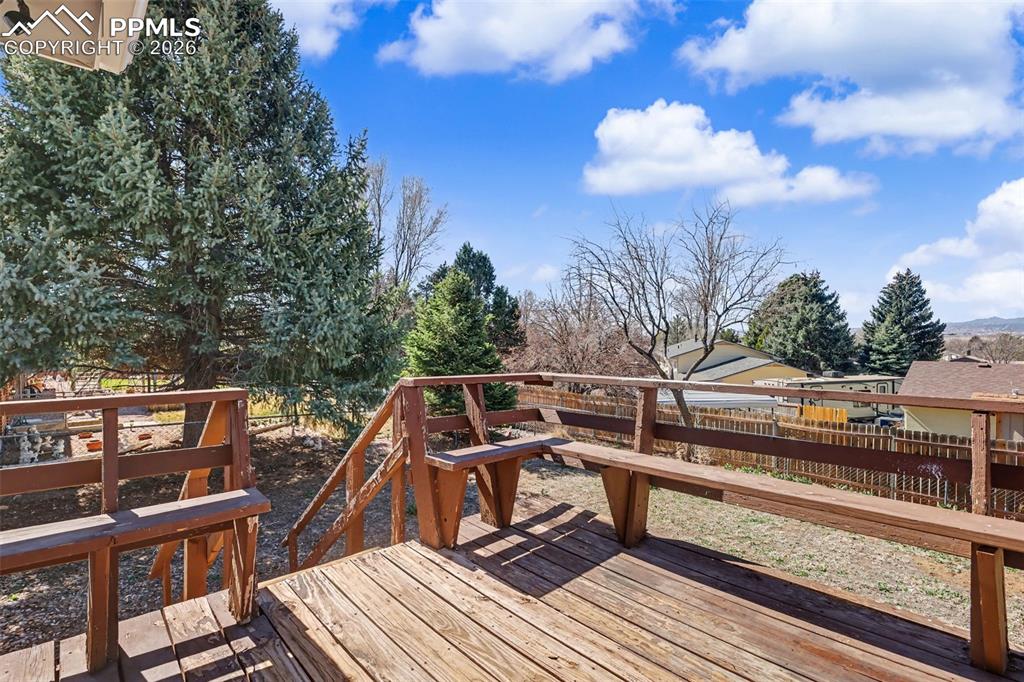 Image 24 of 29: Deck