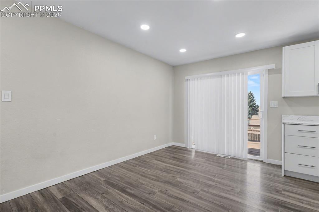 Image 5 of 29: Dining Area