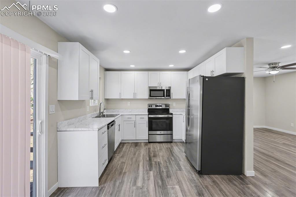 Image 7 of 29: Kitchen