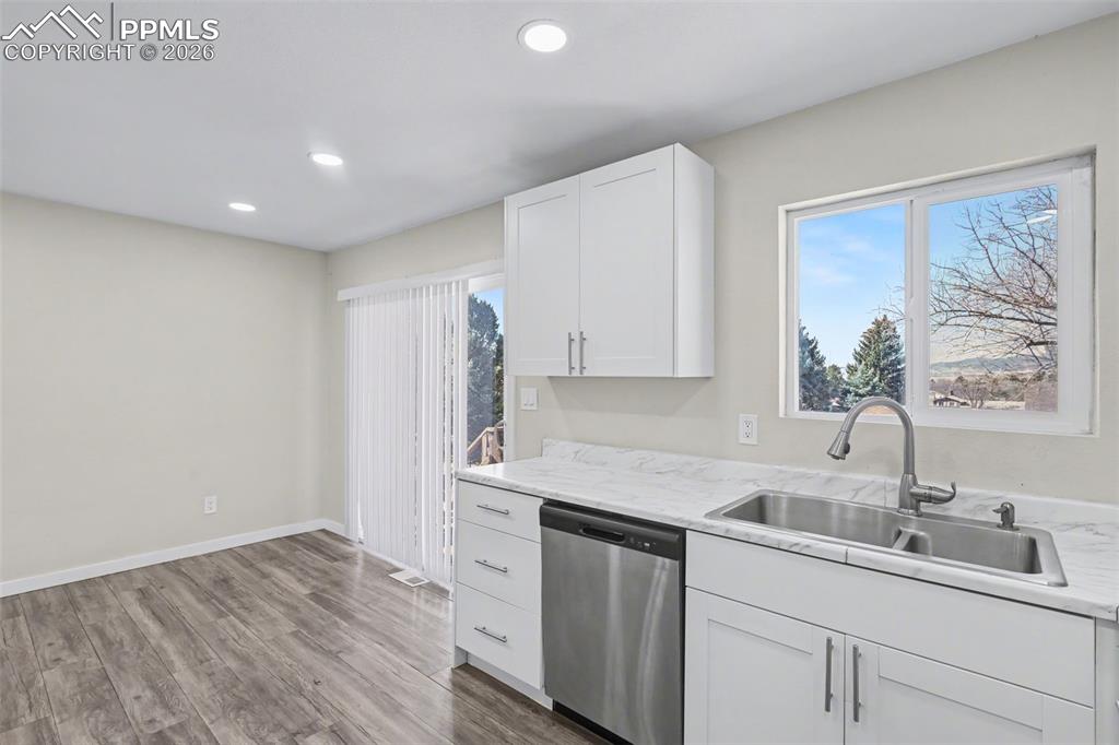 Image 9 of 29: Kitchen