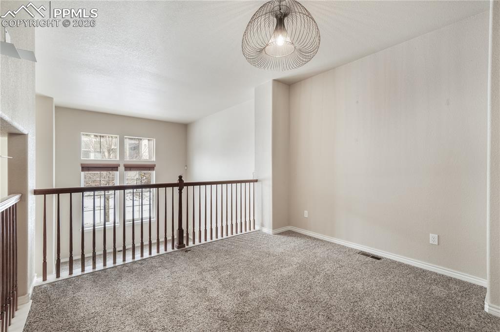 Image 11 of 50: Dining room