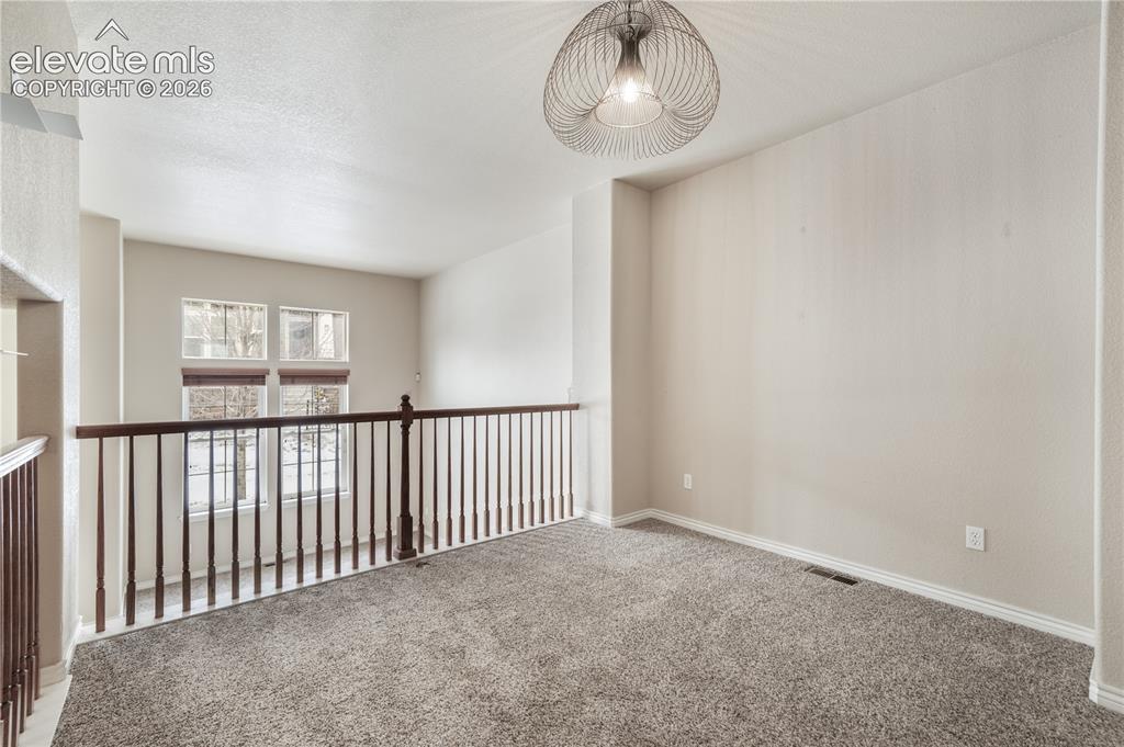 Image 12 of 50: Dining room