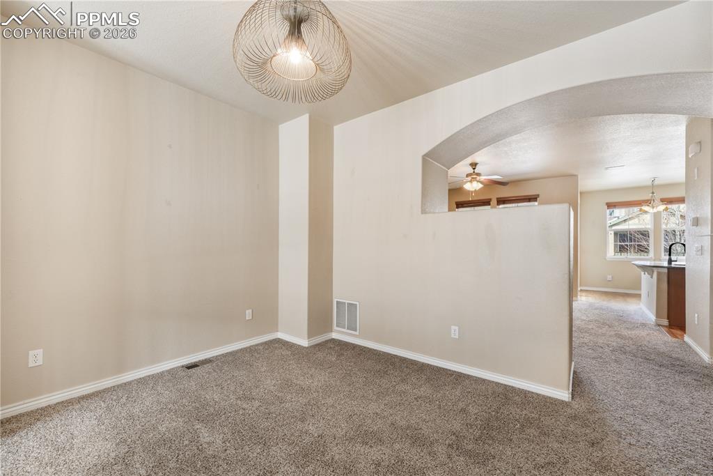 Image 13 of 50: Dining room