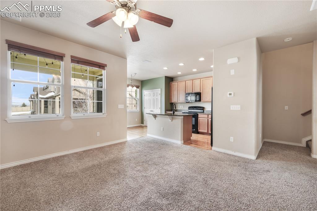 Image 17 of 50: Living Room