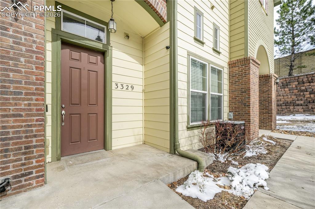 Image 4 of 50: Entry