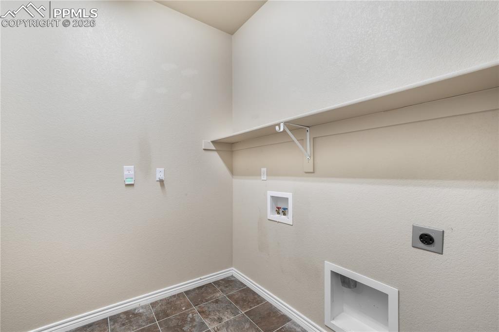 Image 42 of 50: Upper level laundry