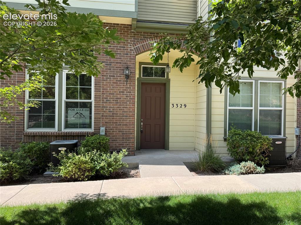 Image 5 of 50: Front of home