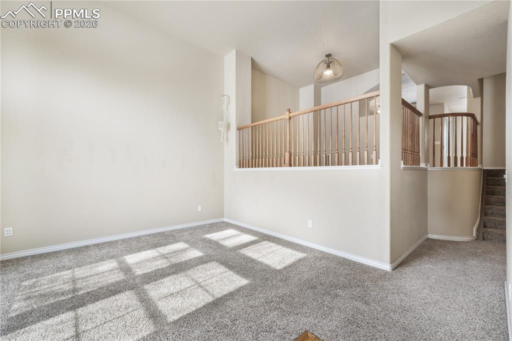 Image 8 of 50: Living room