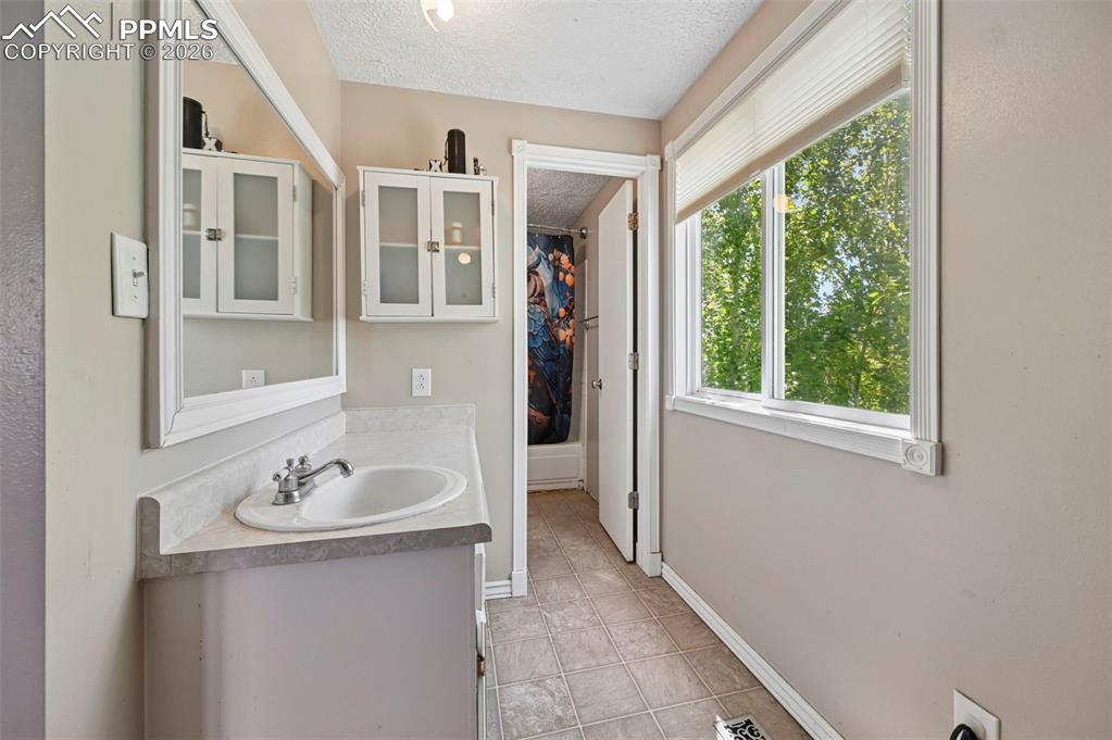 Image 13 of 41: Bathroom