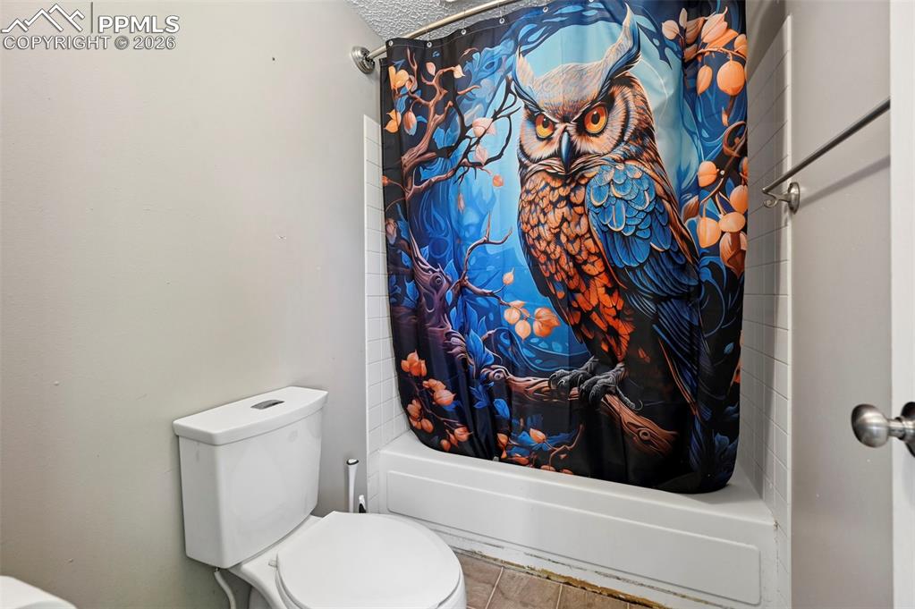Image 14 of 41: Bathroom
