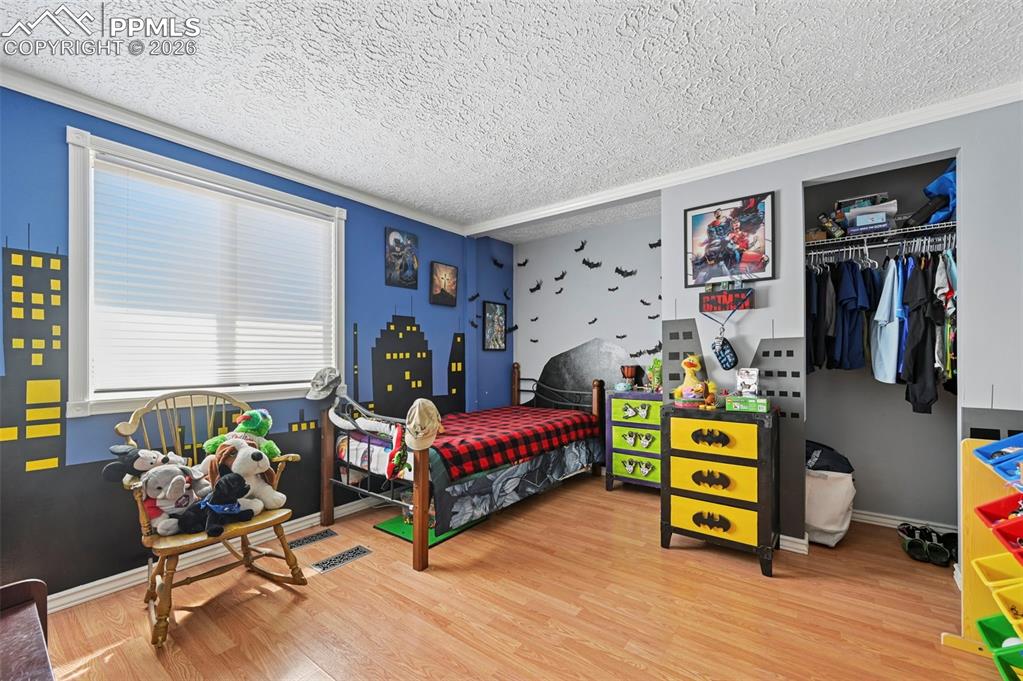 Image 15 of 41: Bedroom