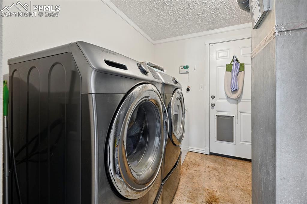Image 7 of 41: Laundry