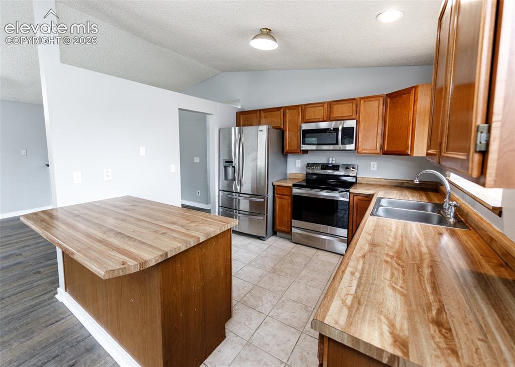 Image 12 of 38: Kitchen