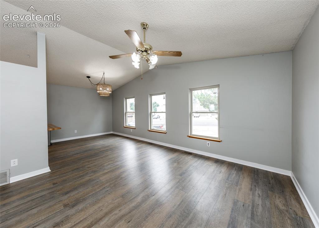 Image 7 of 38: Living area