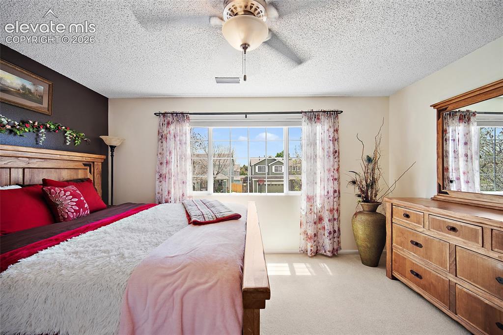 Image 18 of 40: Bedroom