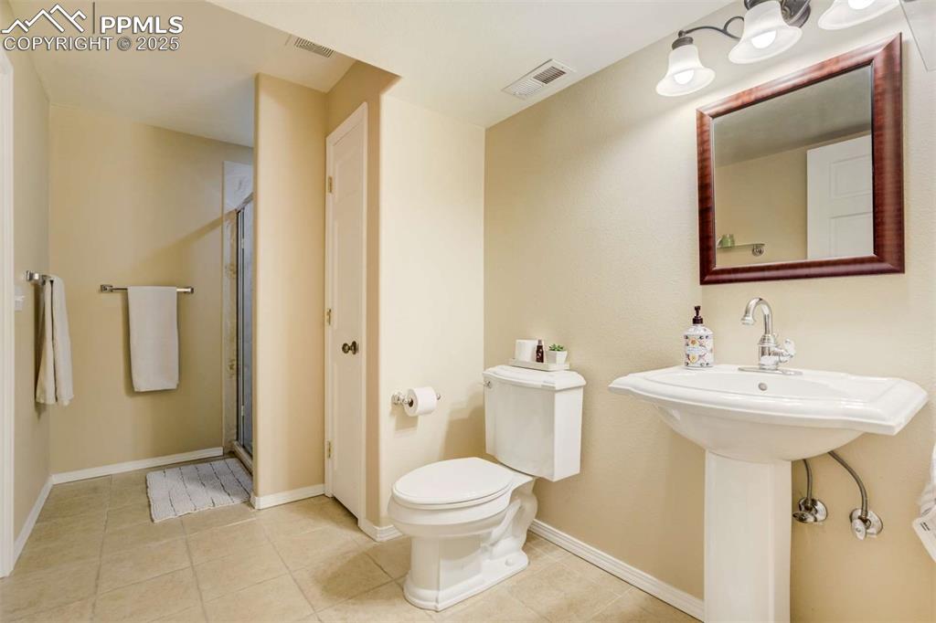 Image 44 of 50: Bathroom