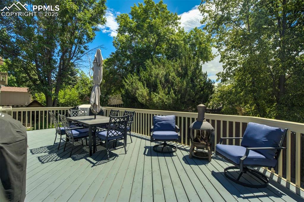 Image 45 of 50: Deck