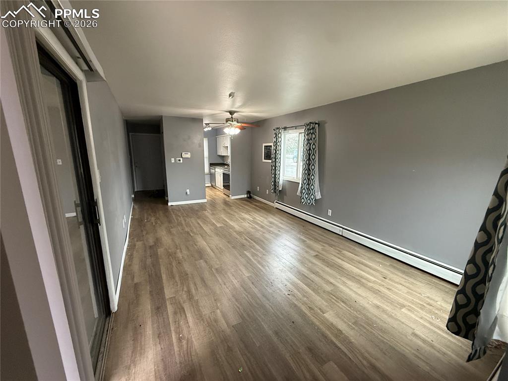 Image 6 of 9: Has eat-in space