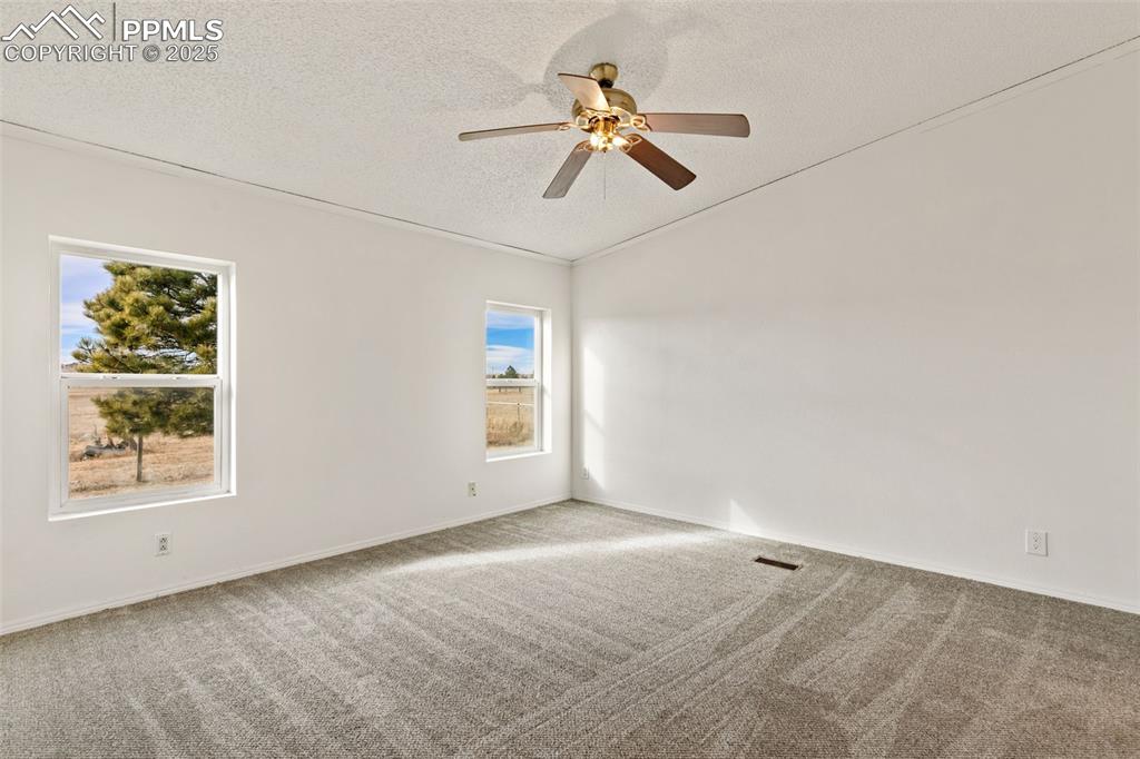 Image 22 of 50: Primary bedroom