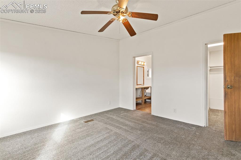 Image 23 of 50: Primary bedroom