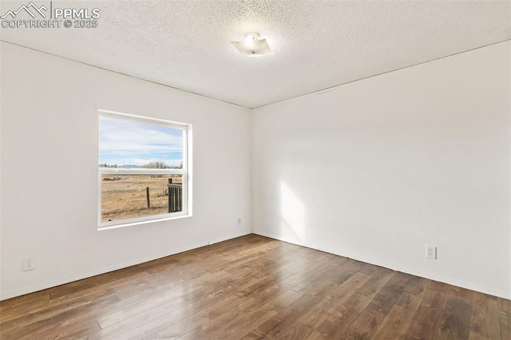Image 31 of 50: additional 3rd bedroom on main level