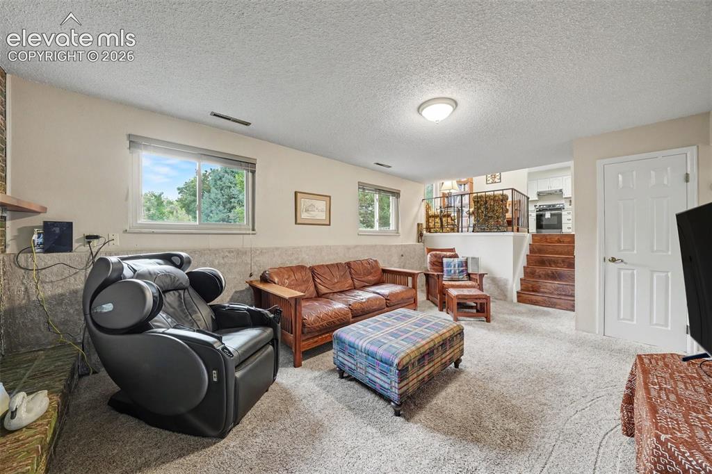 Image 10 of 27: Family Room
