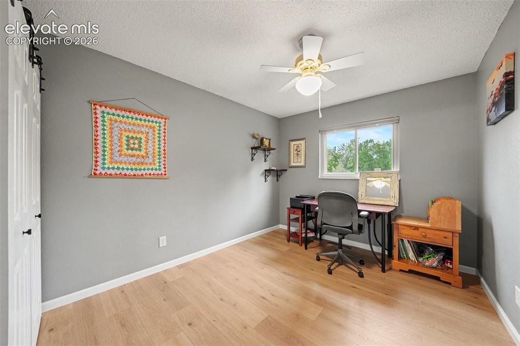 Image 16 of 27: Bedroom